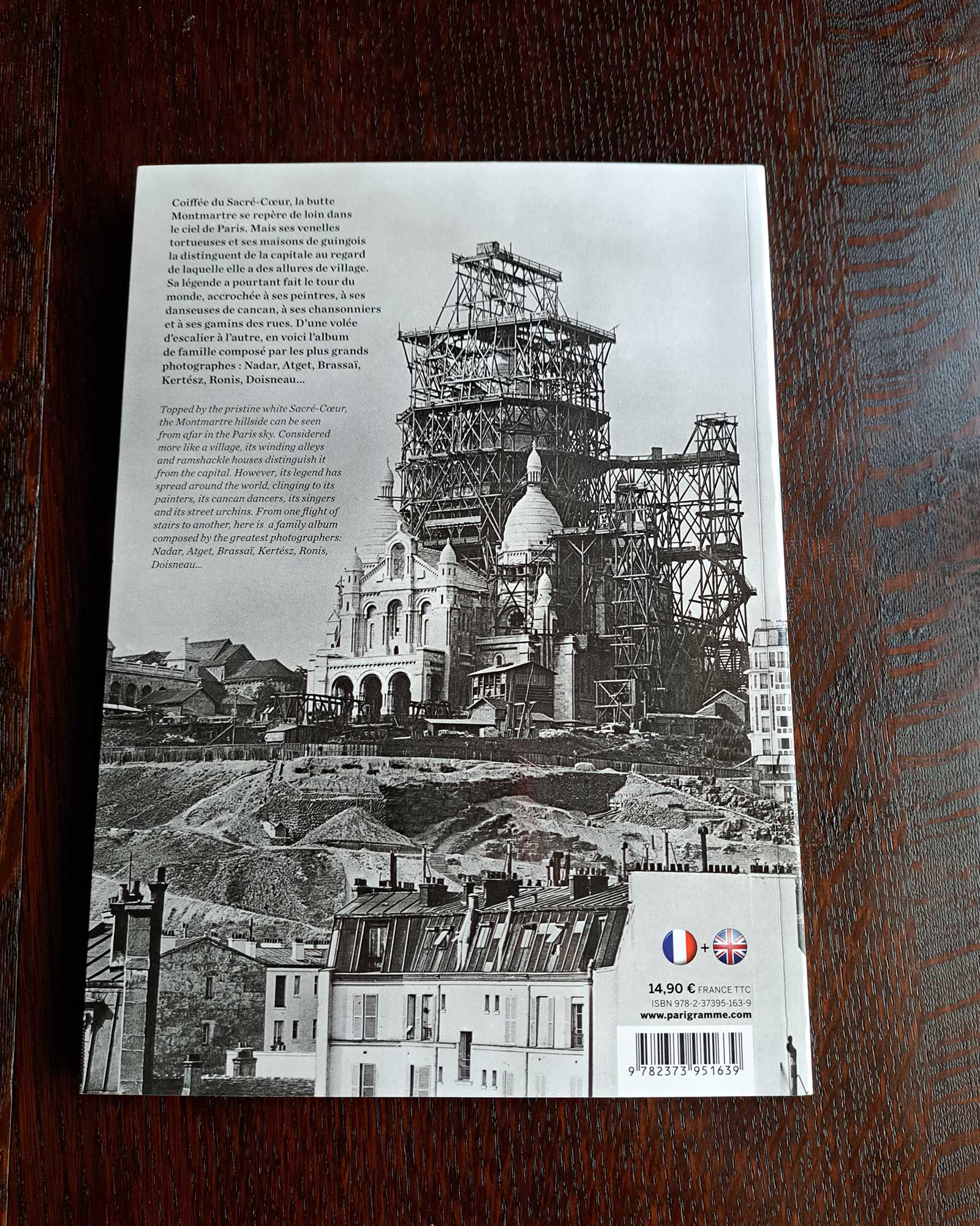 『モンマルトル──空と大地のあいだの村』 Montmartre – Une Village entre Terre et Ciel|洋書・写真集