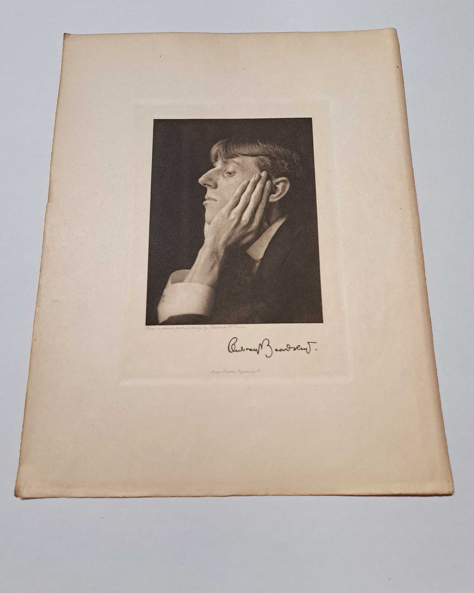 写真|オーブリー・ビアズリー(フレデリック・エヴァンス撮影)1899年初版 ジョン・レーン版画集より