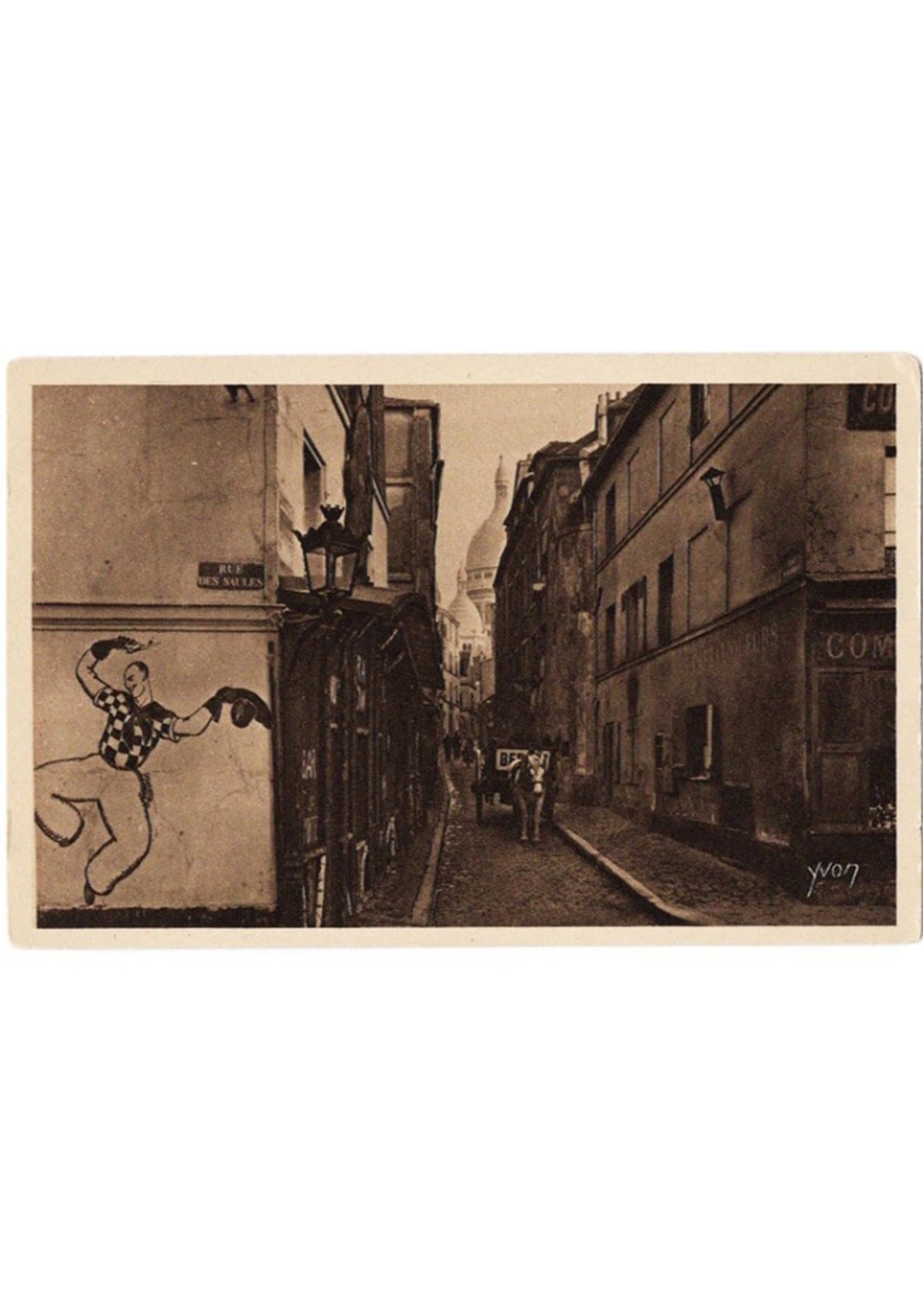 《モンマルトルのサン・リュスティック通り》 1910年頃 モンマルトルの通りとサクレクール寺院を写したアンティーク写真絵はがき|額装付き