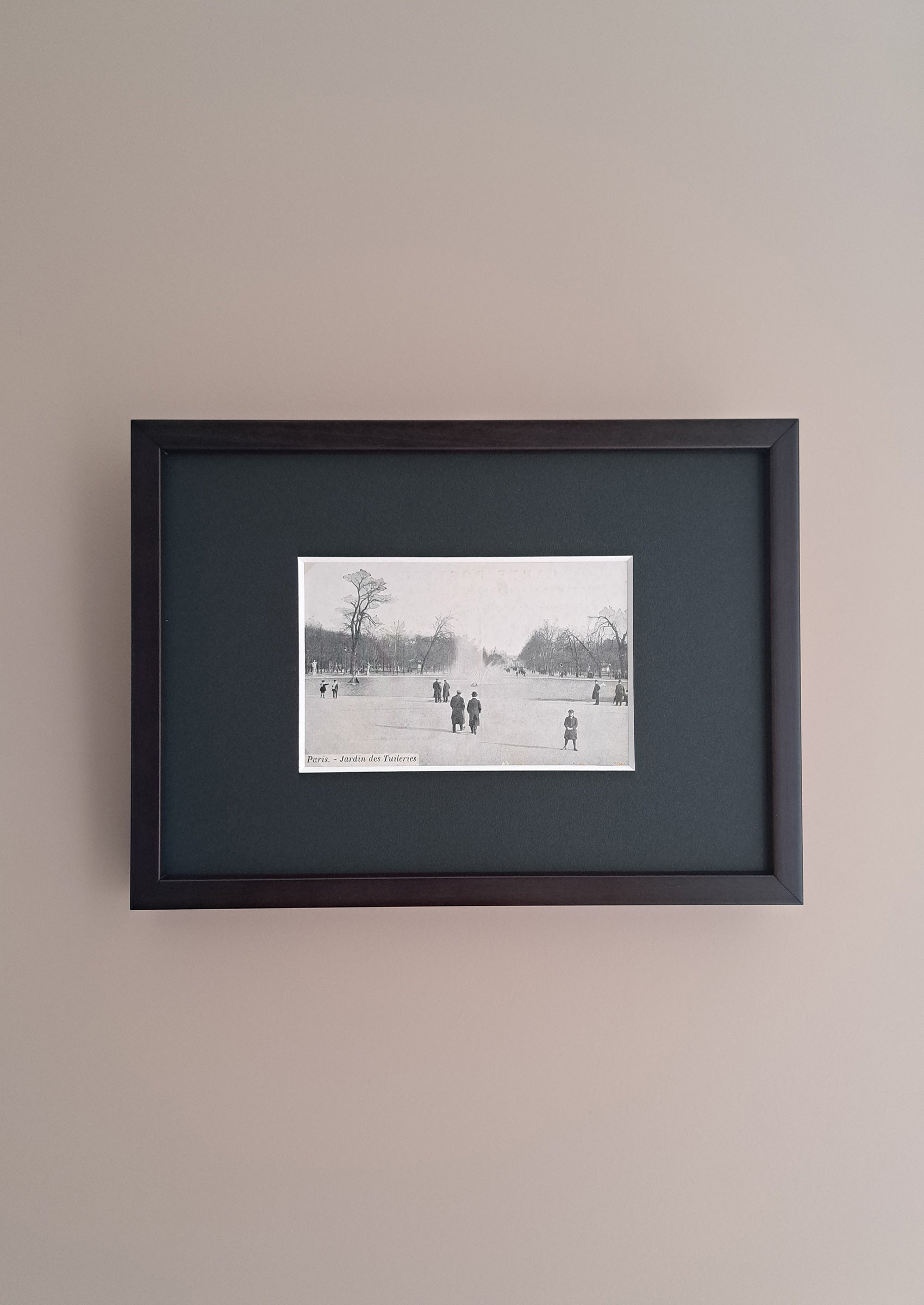 《チュイルリー公園》 1920年頃 パリ最古の公園を写したアンティーク写真絵はがき|額装付き