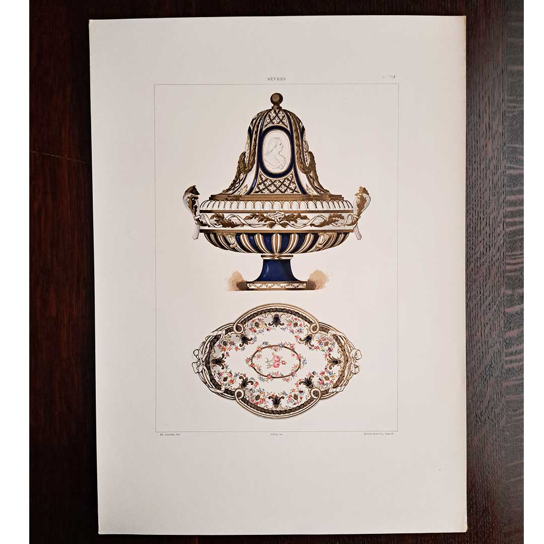 Sèvres soft porcelain plate No. 28 "Vase decorated with Marie-Thérèse medallion and tray with ribbon pattern"