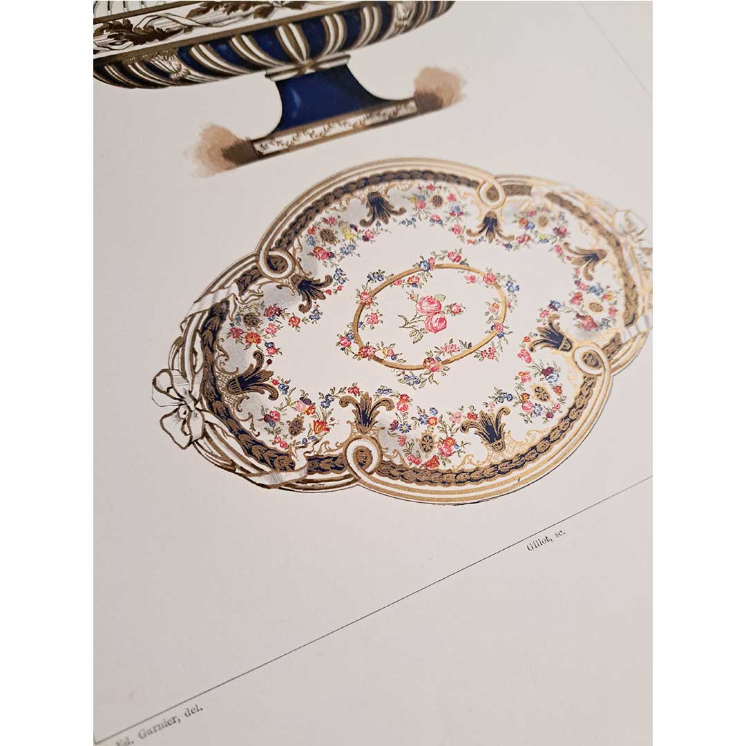 Sèvres soft porcelain plate No. 28 "Vase decorated with Marie-Thérèse medallion and tray with ribbon pattern"